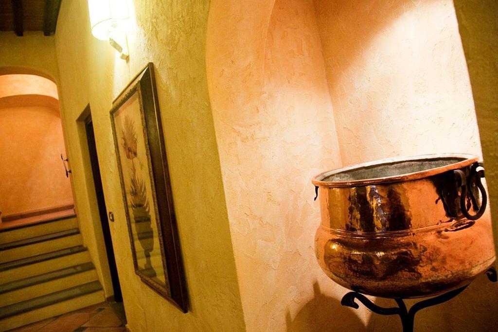 Aparthotel Residenza Palazzo Saloni à Montalcino Extérieur photo